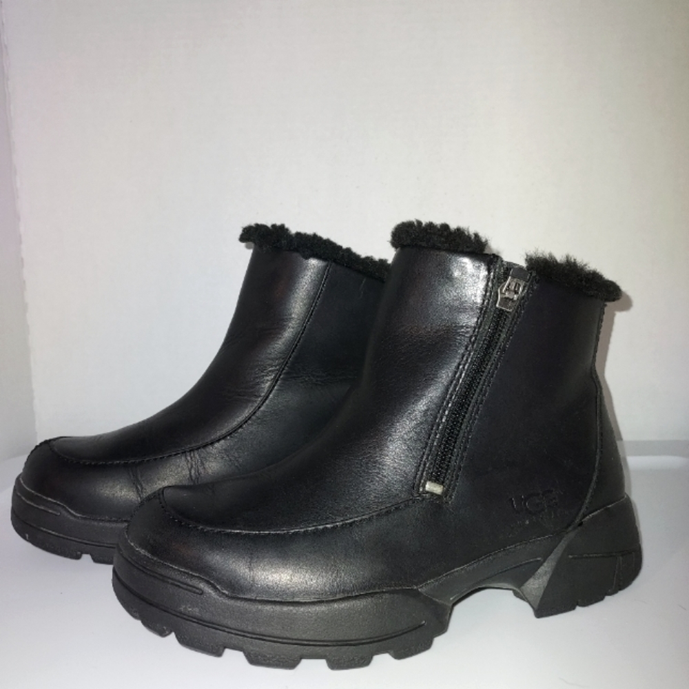 UGG AUSTRALIA Women's Black Leather Sherpa Lined Ankle Boots Size 5
